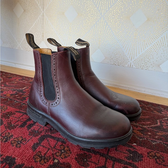 Blundstone Shoes - Blundstone Women’s Chelsea Boot size 7.5